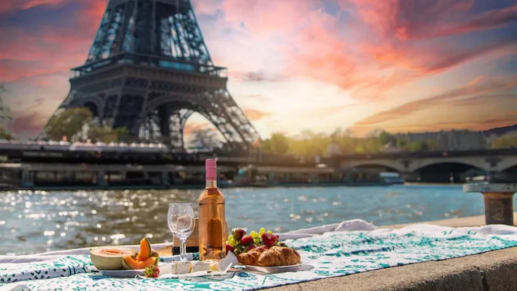 Alcohol Allowed in Eiffel Tower Picnic