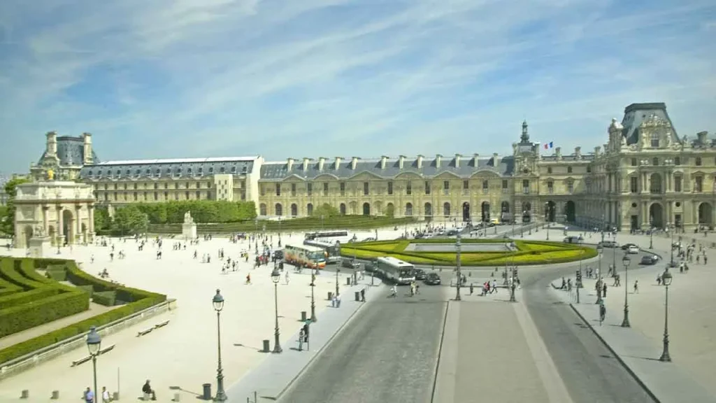 1. Louvre - A Must-Visit Cultural Gem